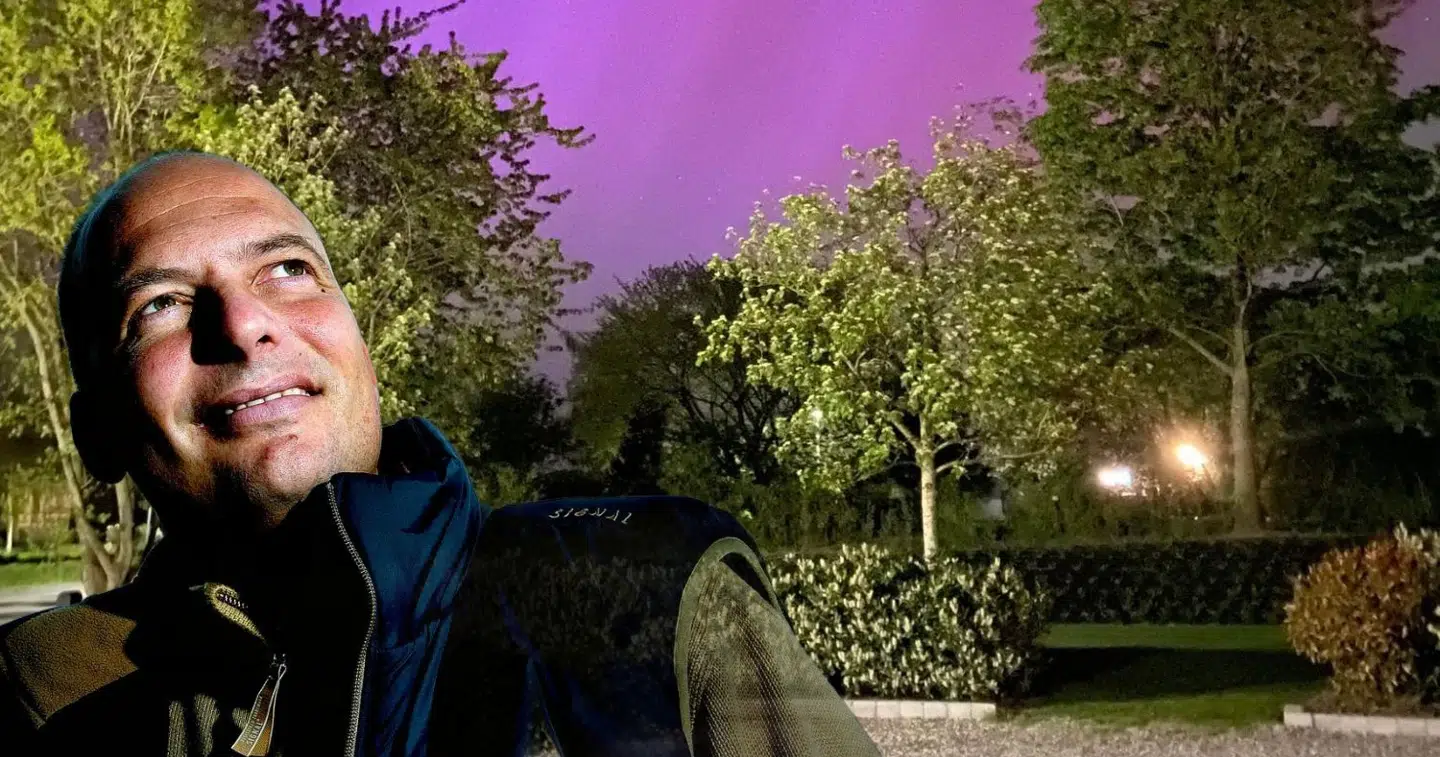 REDIGERET. Vejrvært Peter Tanev forklarer det sjældne fænomen nordlys, som han her er redigeret ind på et billede af fra fredag nat i østjyske Låsby. Foto: Scanpix & Privat