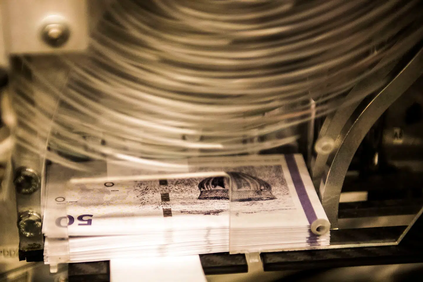 Udstedelse af digitale centralbankpenge vil være forbundet med risici i forhold til finansiel stabilitet uden at medføre nogle klare fordele i et land som Danmark, lyder det fra Nationalbanken.