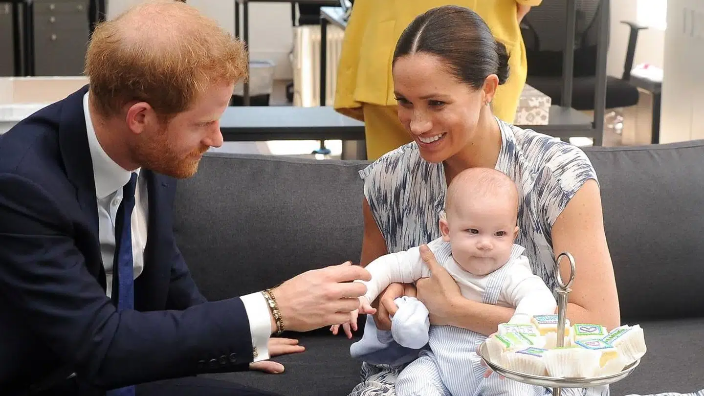 Prins Harry og hertuginde Meghan er i disse dage på en ti dage lang rundrejse i Sydafrika. Også sønne Archie er med på turen.