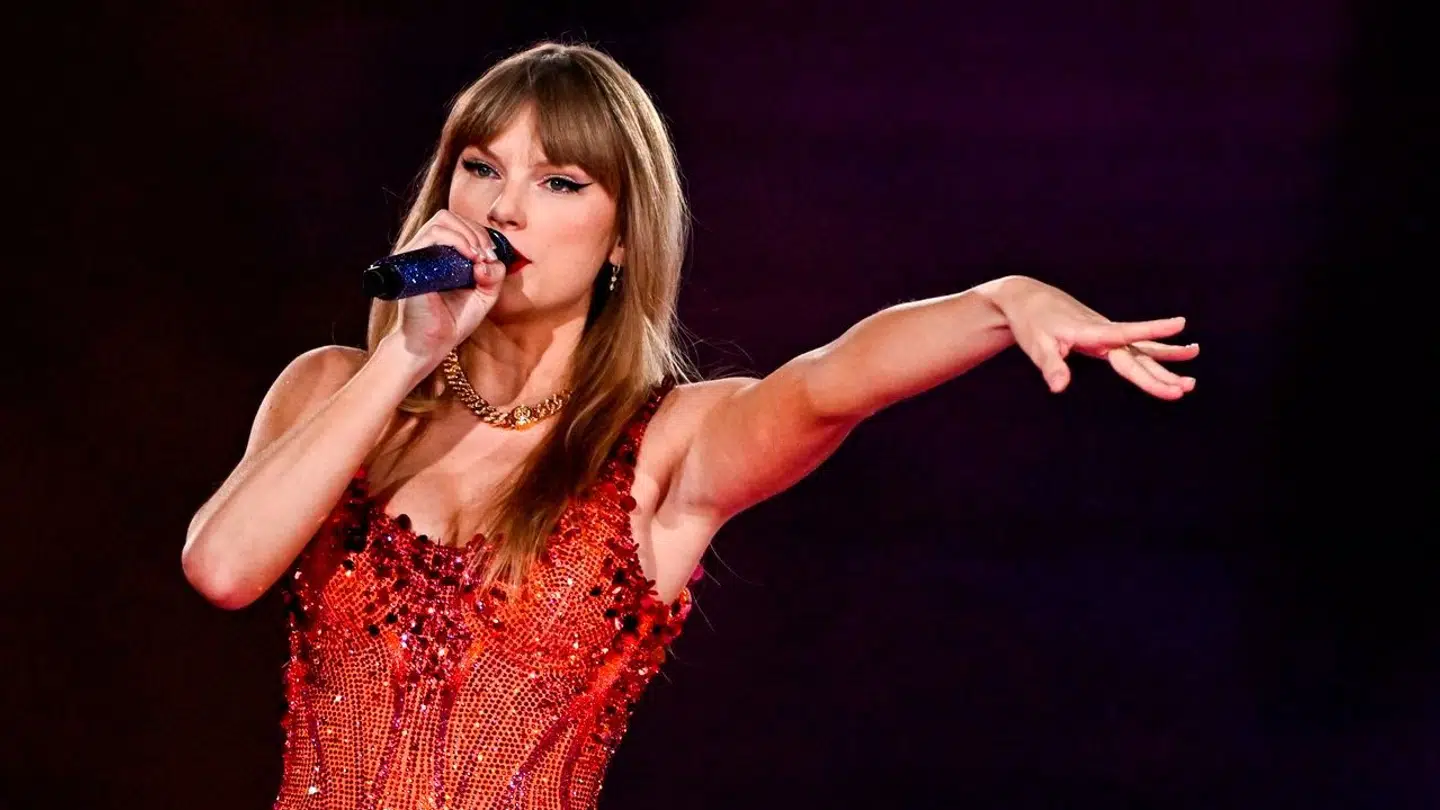 En koncertgænger har bragt sindende hos hundredvis af Taylor Swift fans i kog.