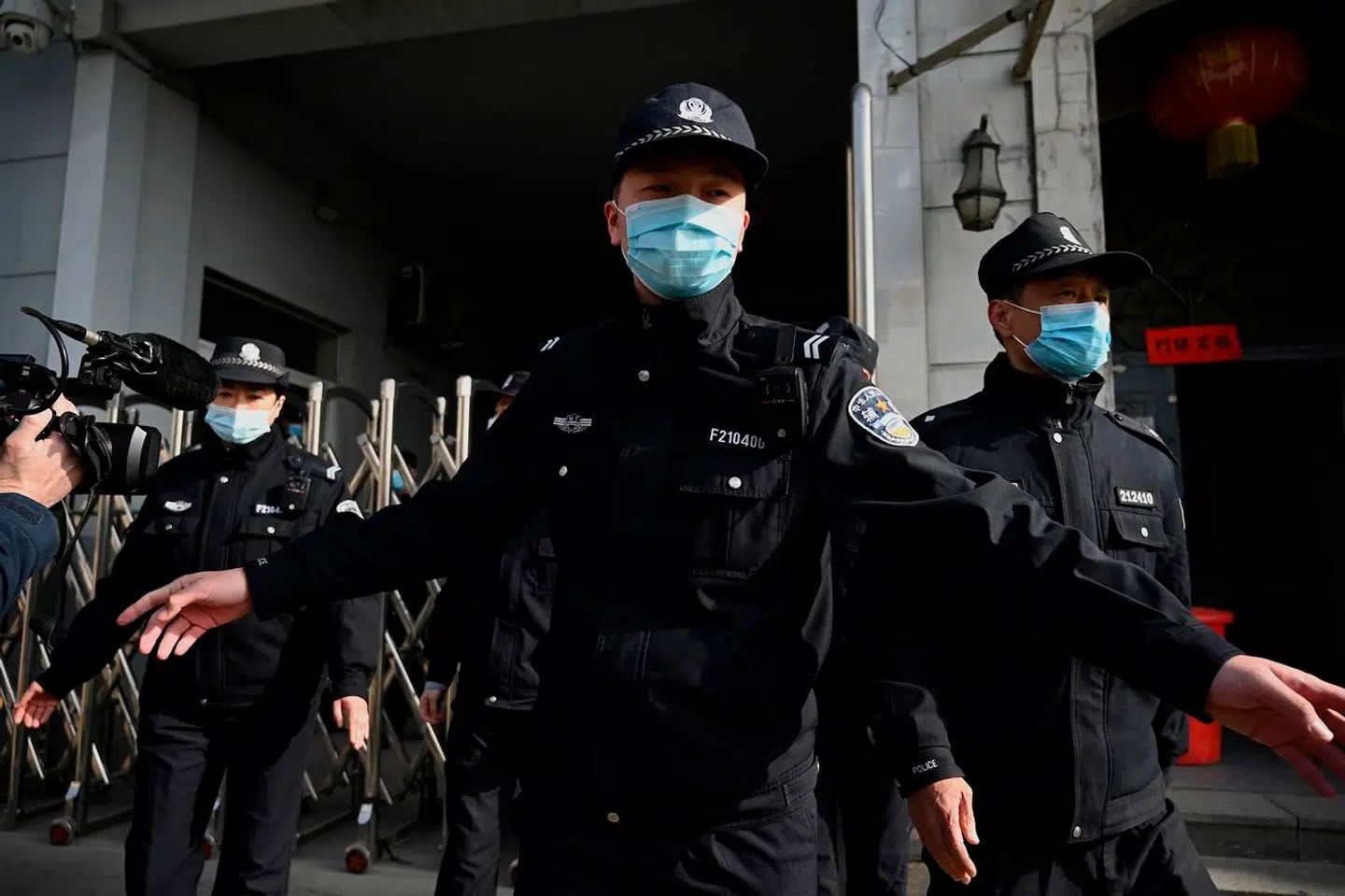 Kinas Ministerium for Offentlig Sikkerhed samt landets Ministerium for Statslig Sikkerhed udgør den kinesiske sikkerhedstjeneste. De jagter spioner i hjemlandet, men også modstandere i udlandet.