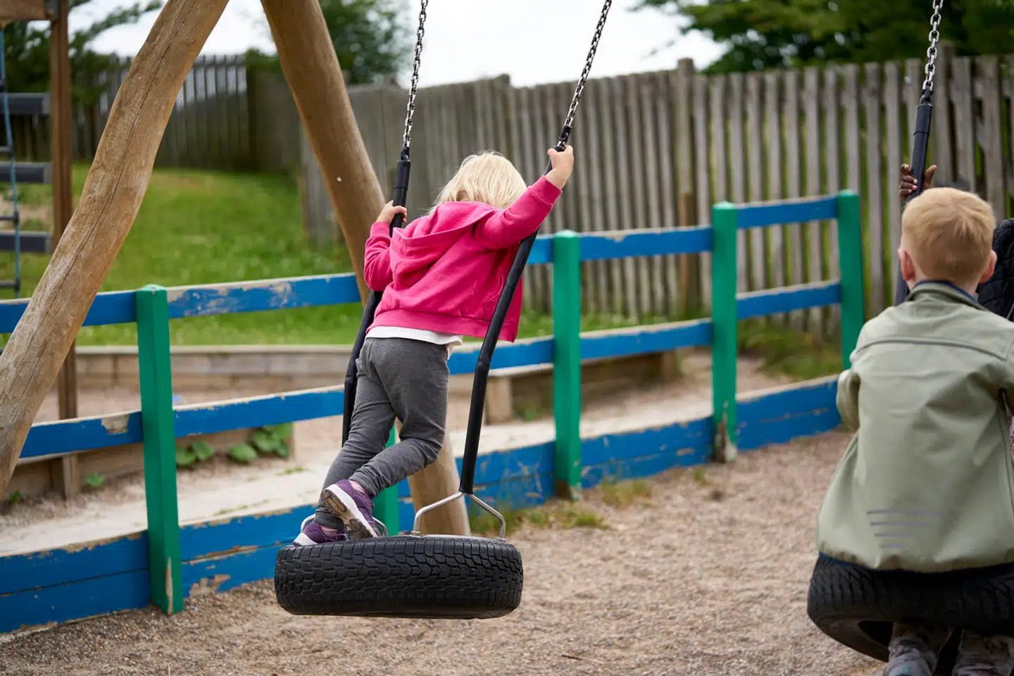 »En virkelig liberal børnehavepolitik lader familien i fred med grundige orlovs- og barselsordninger og tilbyder derudover skønne og frie institutioner, som finansieres af en gavmild, men passiv stat,« skriver Thomas Aastrup Rømer.