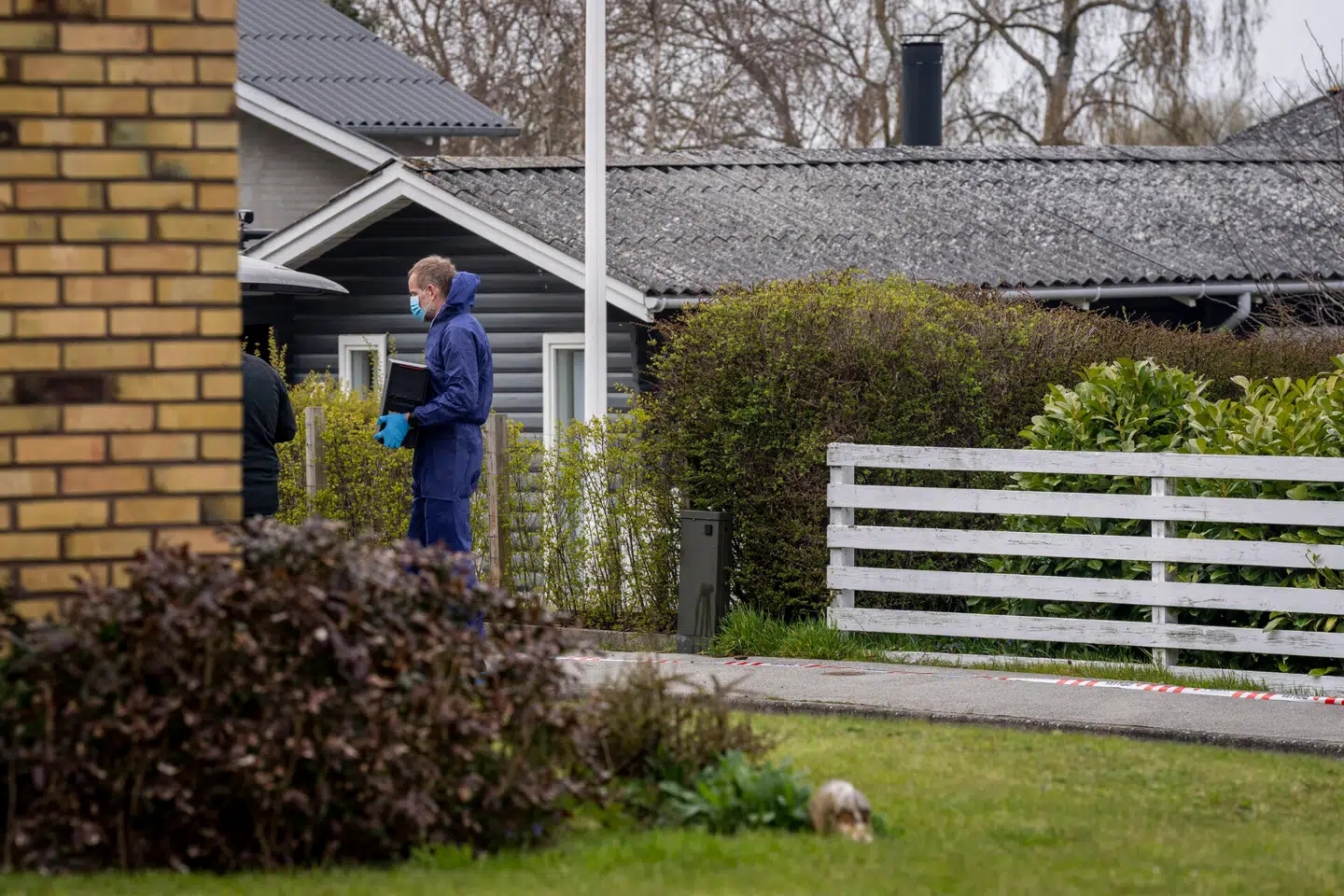 Politiet under arbejde på den sigtedes bopæl i 2023. Arkivfoto: Ida Marie Odgaard