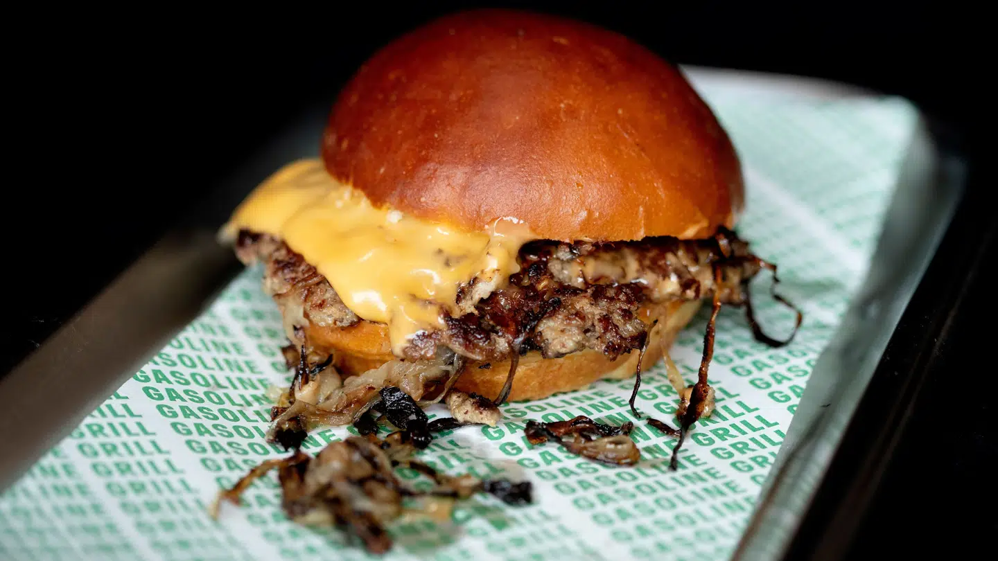 En af Gasoline Grills burgere.
