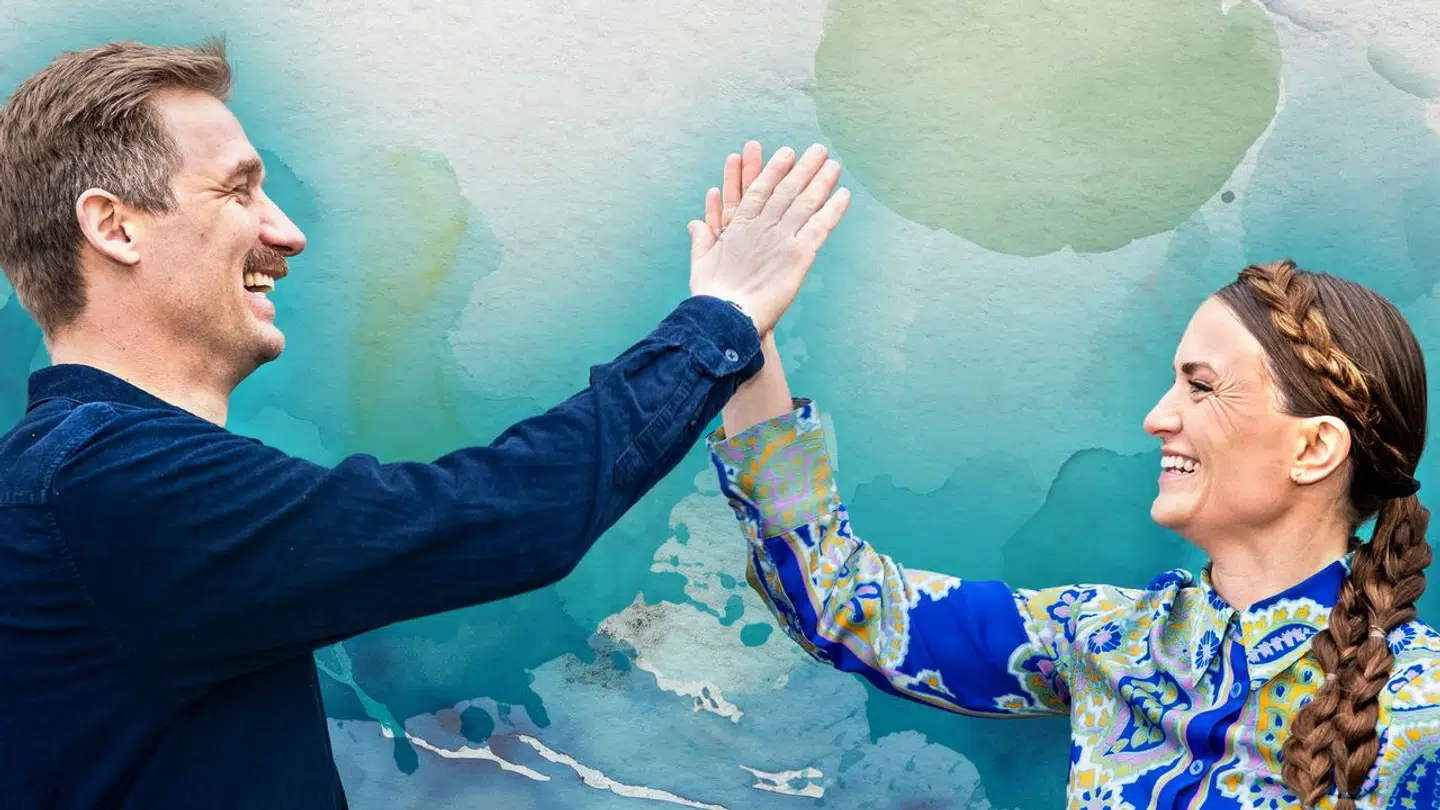 DRs nye boligteam, Rolf Davidsen og Sif Steendahl Grandorf, rykker ud og forvandler verden for to kroner og en gråpære.