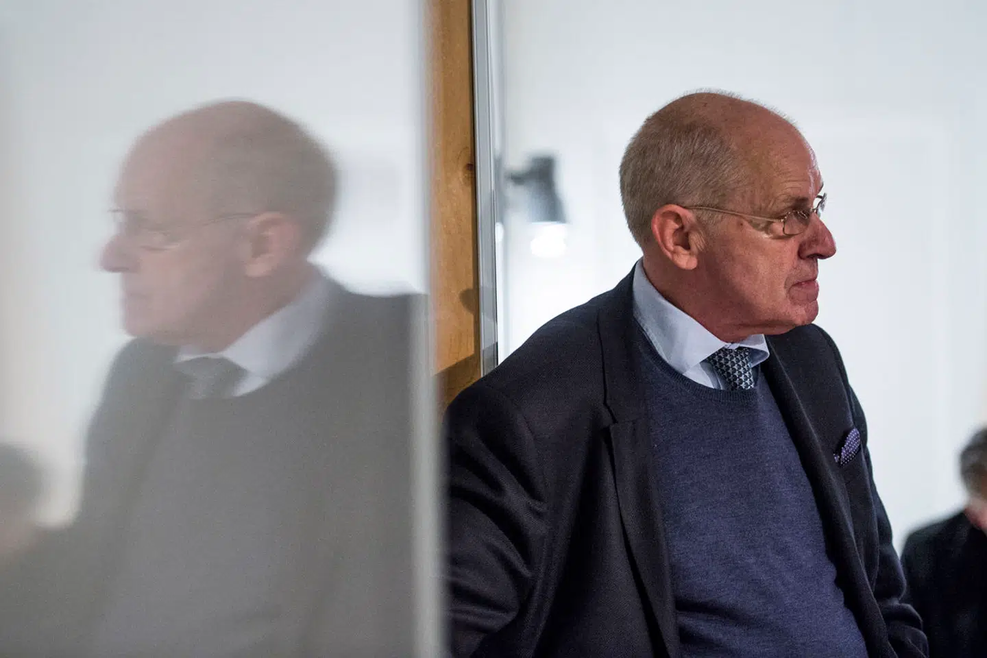 Trods hård kritik kommer Jørgen Ejbøl »ikke ud af hulen«, udtalte han tirsdag.