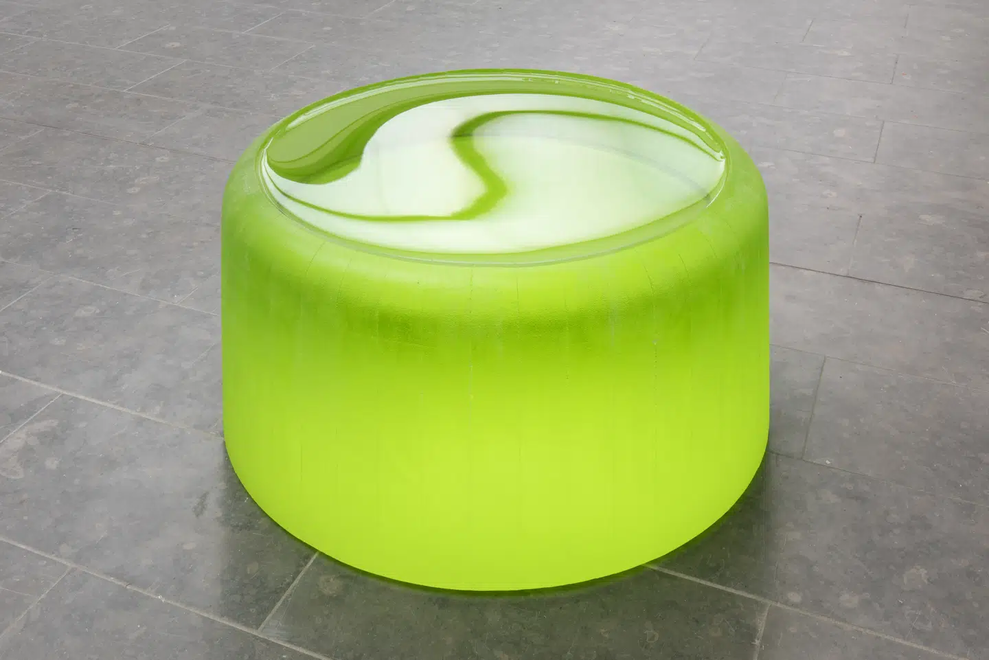 Det tager op til et halvt år at køle de store glasskulpturer ned til stuetemperatur.