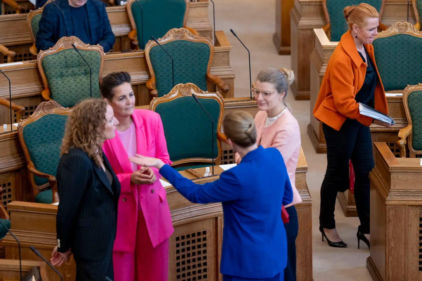 »Hvis vi ønsker at se flere kvinder i politik, så er det på tide, at vi begynder at italesætte, at mulighederne eksisterer i bedste velgående i stedet for konstant at vende blikket og samtalen hen imod nødvendigheden af kvoter,« skriver Chelle Lilly.