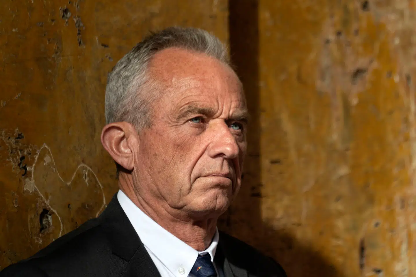 Robert F. Kennedy Jr. er også ramt af den sjældne neurologiske sygdom, spastisk dysfori, der betyder, at hans stemme lyder nærmest rusten.