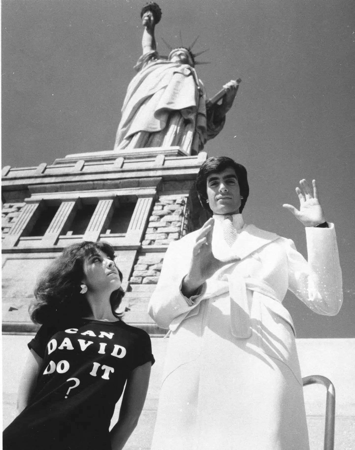 Et af David Copperfields mest berømte trick var, da han i 1983 fik Frihedsgudinden til at forsvinde og dukke op igen, foran både det tilstedeværende publikum og rullende kameraer, der optog det hele i en lang sekvens uden klip.