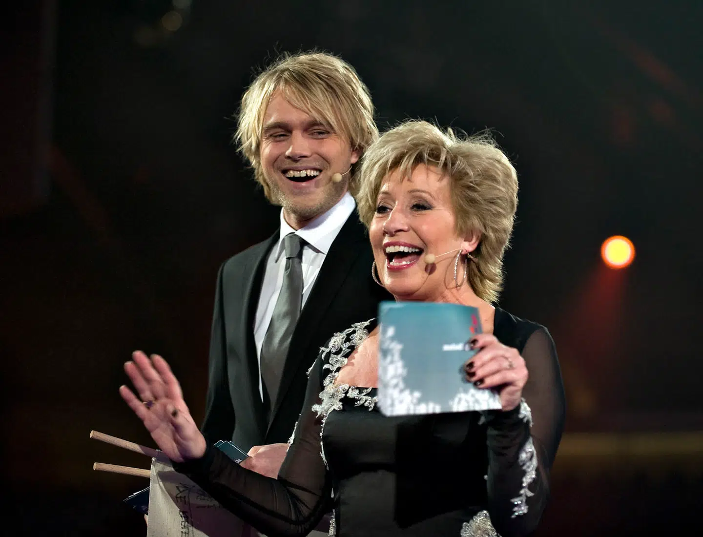 Felix Smith var flere gange vært ved Dansk Melodi Grand Prix. Her i 2009, hvor Birthe Kjær var hans makker på scenen.