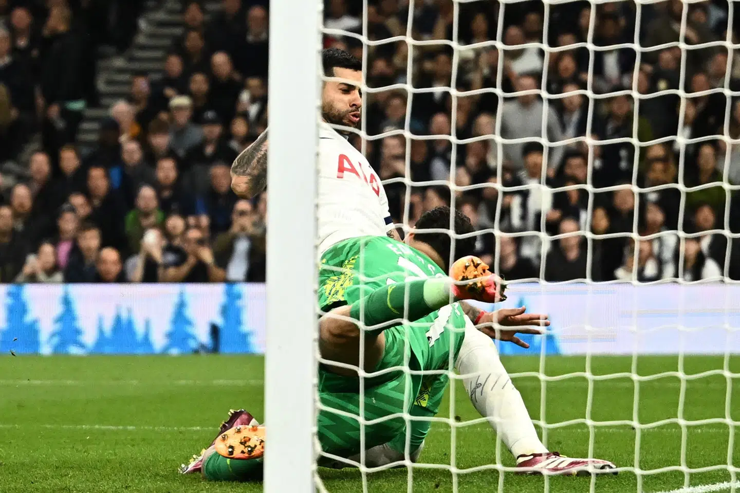 Ederson kolliderede i tirsdags med Tottenhams Cristian Romero og udgik.