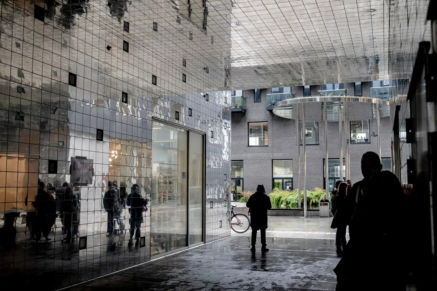 I flere debatindlæg har ansatte og undervisere på Københavns Professionshøjskole rettet en hård kritik mod deres kollega Sofie Danneskiold-Samsøe.