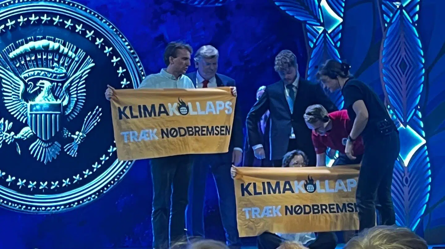 Klimaaktivisterne forstyrrede midt i en sketch.
