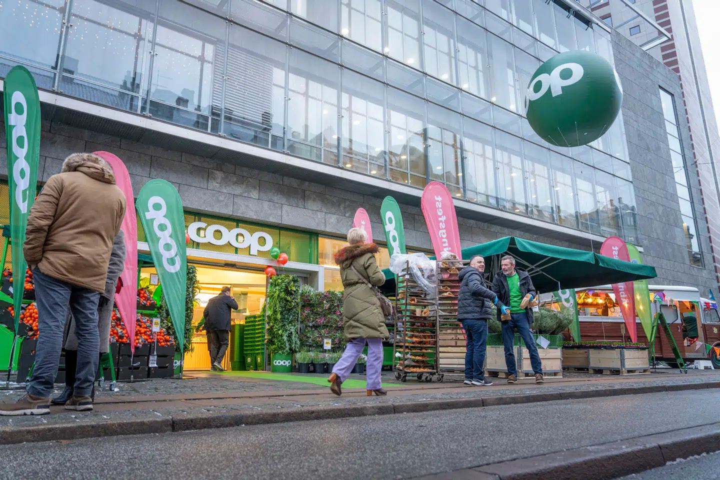 Coop amba sælger Coop Bank som led i den samarbejdsaftale, Coop amba og energiselskabet OK a.m.b.a. lancerede i april 2024. Aftalen skal sikre tilførsel af samlet to milliarder kroner i ny kapital til Coop Danmark A/S.