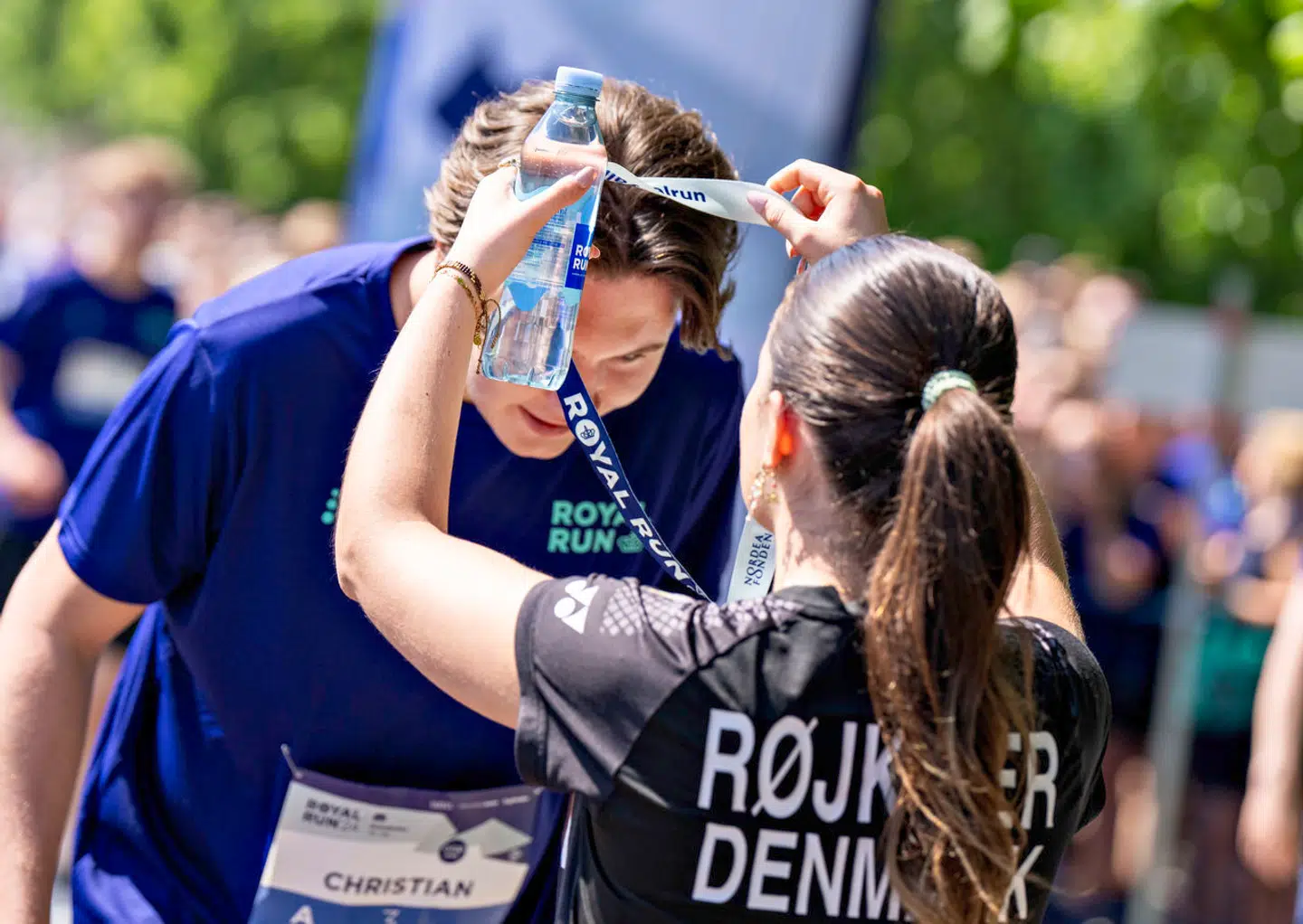 Kronprins Christian delte selv medaljer ud - og fik også overrakt sin egen - da han var alene i Brønderslev for at skyde Royal Run igang og selv løbe en mil. Tilmed i rekordtid.