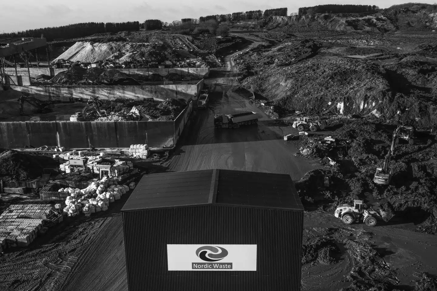 Ansvaret og betalingen for et jordskred ved Randers er stadig et stridspunkt mellem virksomheden Nordic Waste og Randers Kommune. (Arkivfoto).