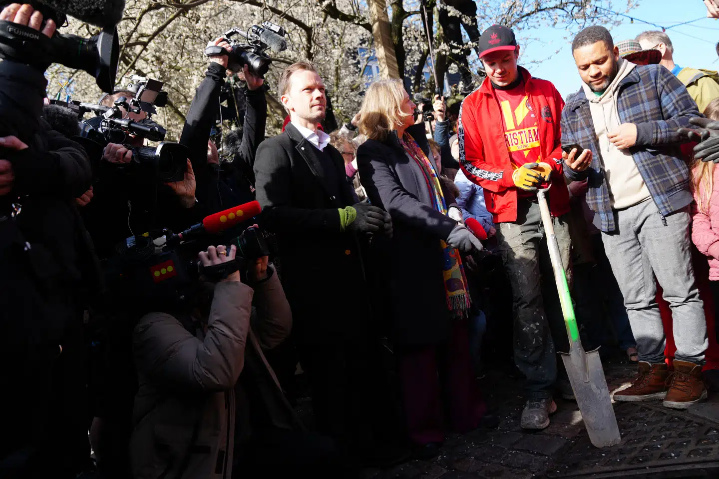 Justitsminister Peter Hummelgaard (S) og Københavns overborgmester, Sophie Hæstorp Andersen (S),  var med, da christianitter og håndværkere i fællesskab lukkede Pusher Street 6. april i år. (Arkivfoto)