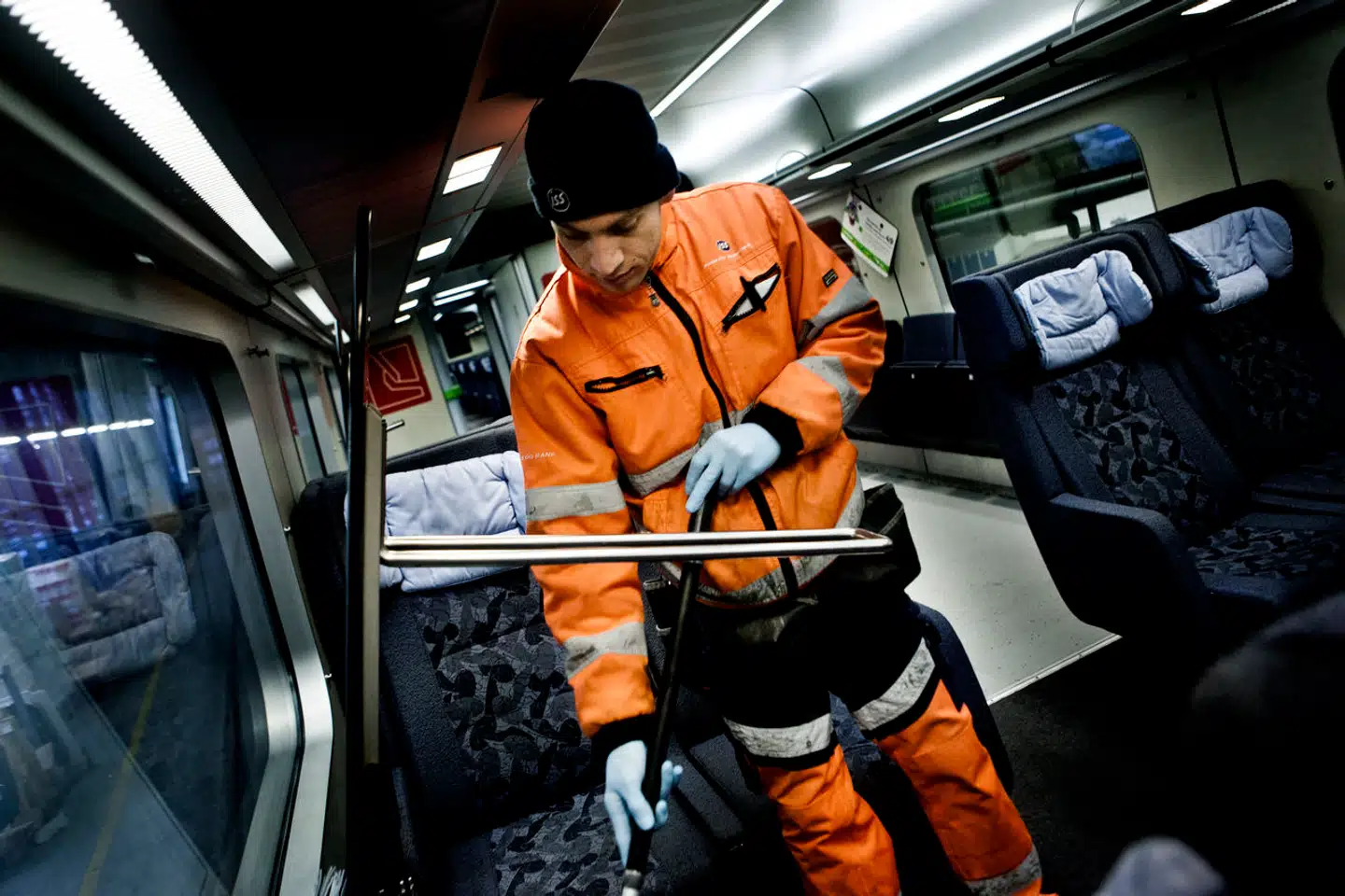 Det er væltet ind med udenlandsk arbejdskraft de senere år. Det gør det uhyre svært for regeringen at beregne det finanspolitiske råderum, fremhæver tidligere overvismand og professor i økonomi ved Aarhus Universitet Michael Svarer. Han kommer derfor med en klar opfordring til regeringen.