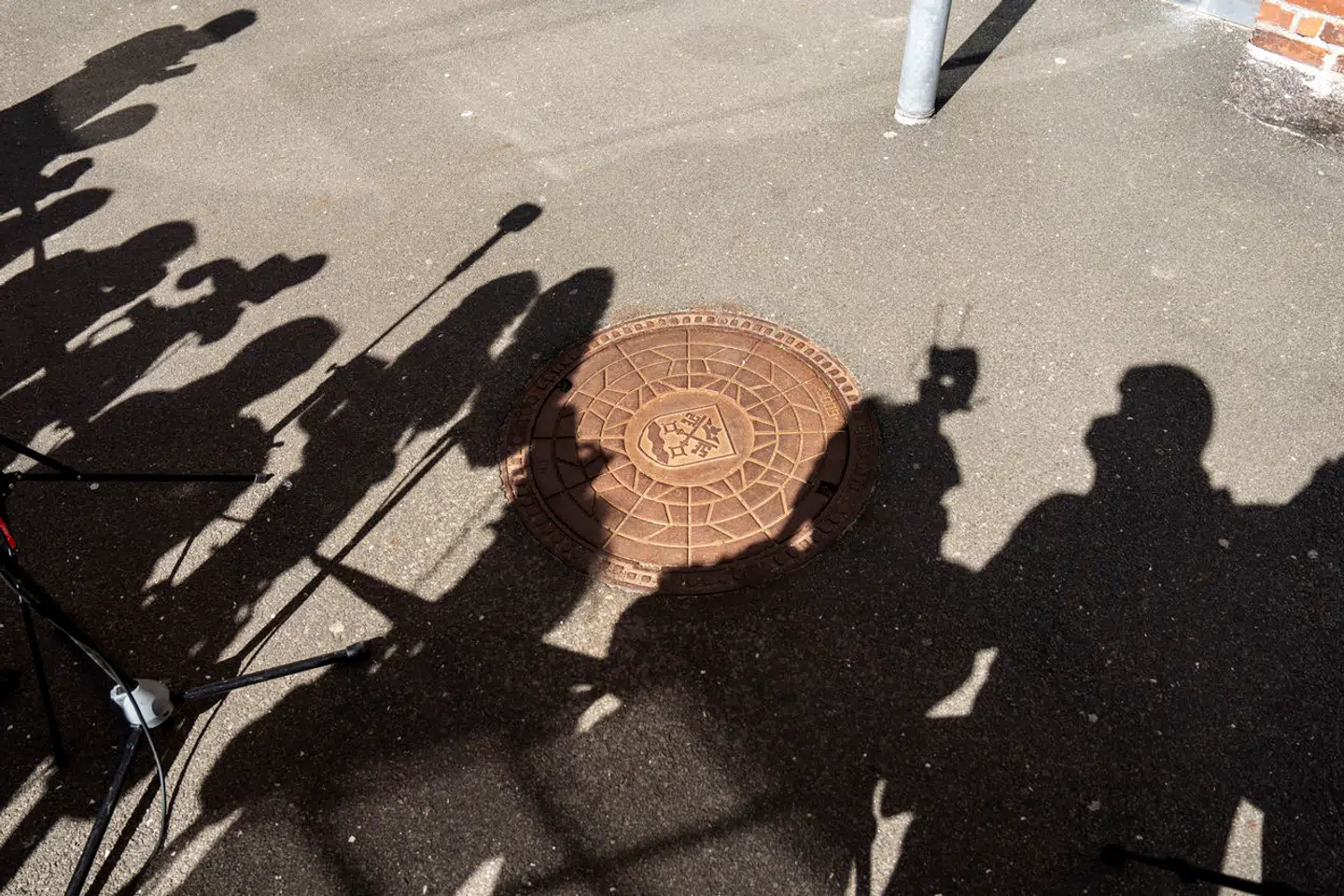 En 33-årig mand fra Korsør står ved retten i Næstved tiltalt for en serie forbrydelser, der tilsammen vidner om en af de alvorligste kriminalsager i nyere tid. Det er samtidig en af de mest eksponerede og omdiskuterede sager herhjemme.