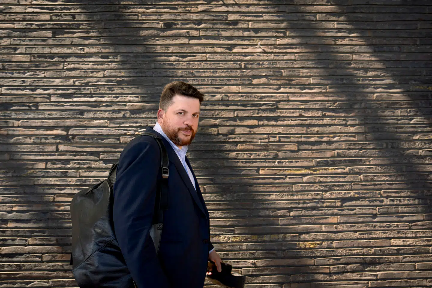 Det er blot to måneder siden, at Leonid Volkov blev overfaldet med en hammer foran sit hjem i Litauen. I dag kan man ikke længere se, hvor slagene ramte i ansigtet. Angrebet var sandsynligvis bestilt af Rusland.