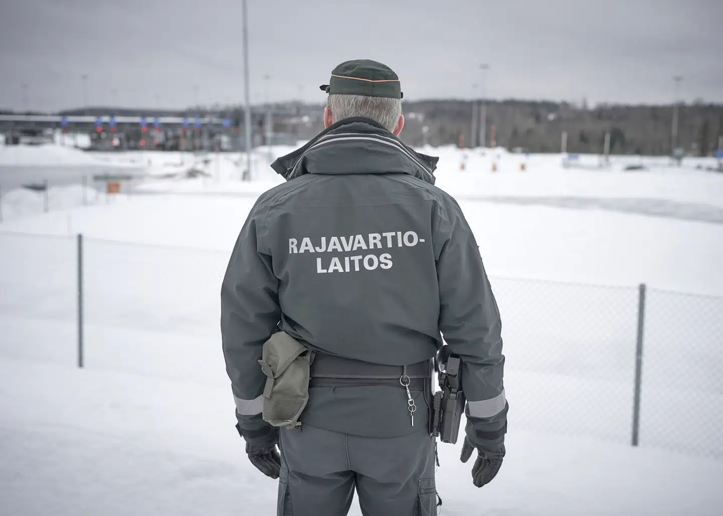 Grænsevagt Ville Kuusisto ved den lukkede grænse til Rusland. Grænseovergangen ved byen Nuijamaa ligger 160 kilometer fra Sankt Petersborg.