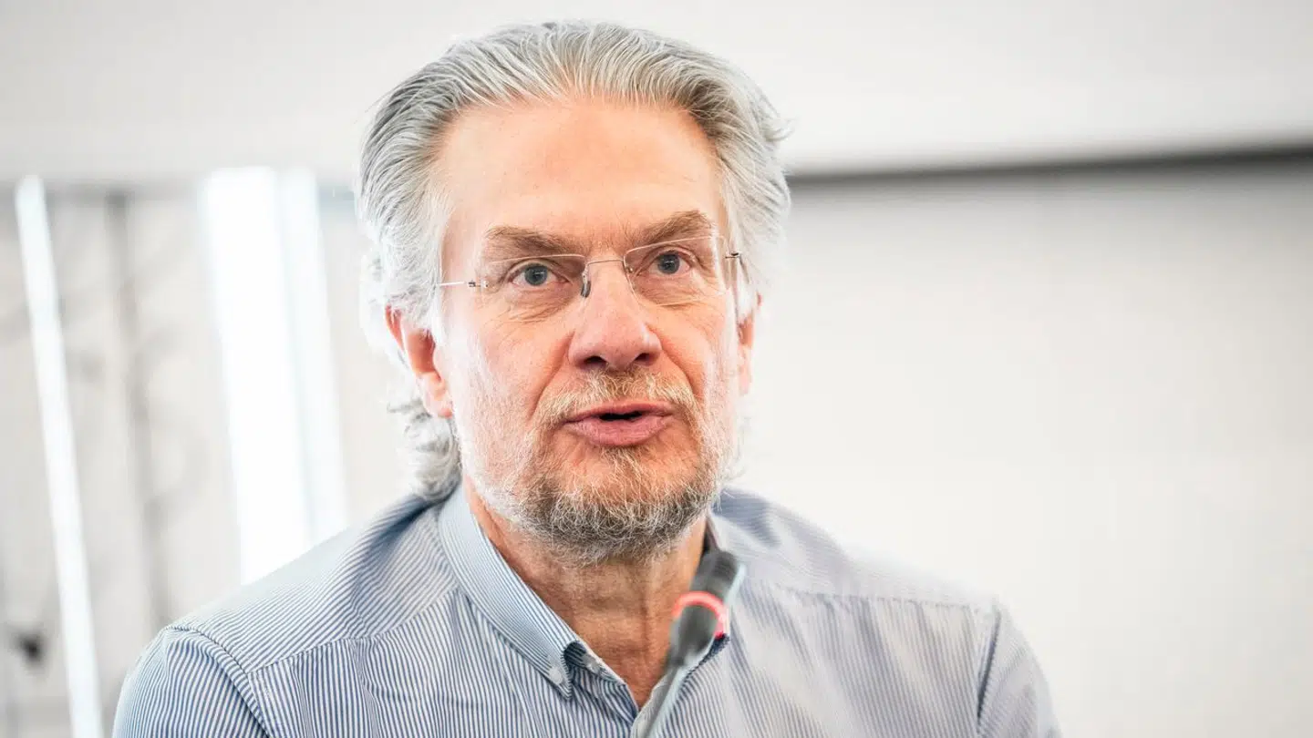 Spidskandidat til Europaparlamentsvalget Henrik Dahl (LA) får både kritik, fordi LA har skiftet holdning, når det gælder sugerør af plastik, og fordi det er for småligt.