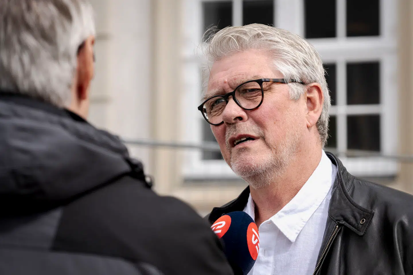 Karsten Hønge (SF), der blandt andet er beskæftigelsesordfører og udenrigsordfører i Folketinget, blev egentlig også valgt til Europa-Parlamentet – og lod sit sæde gå videre til en anden.