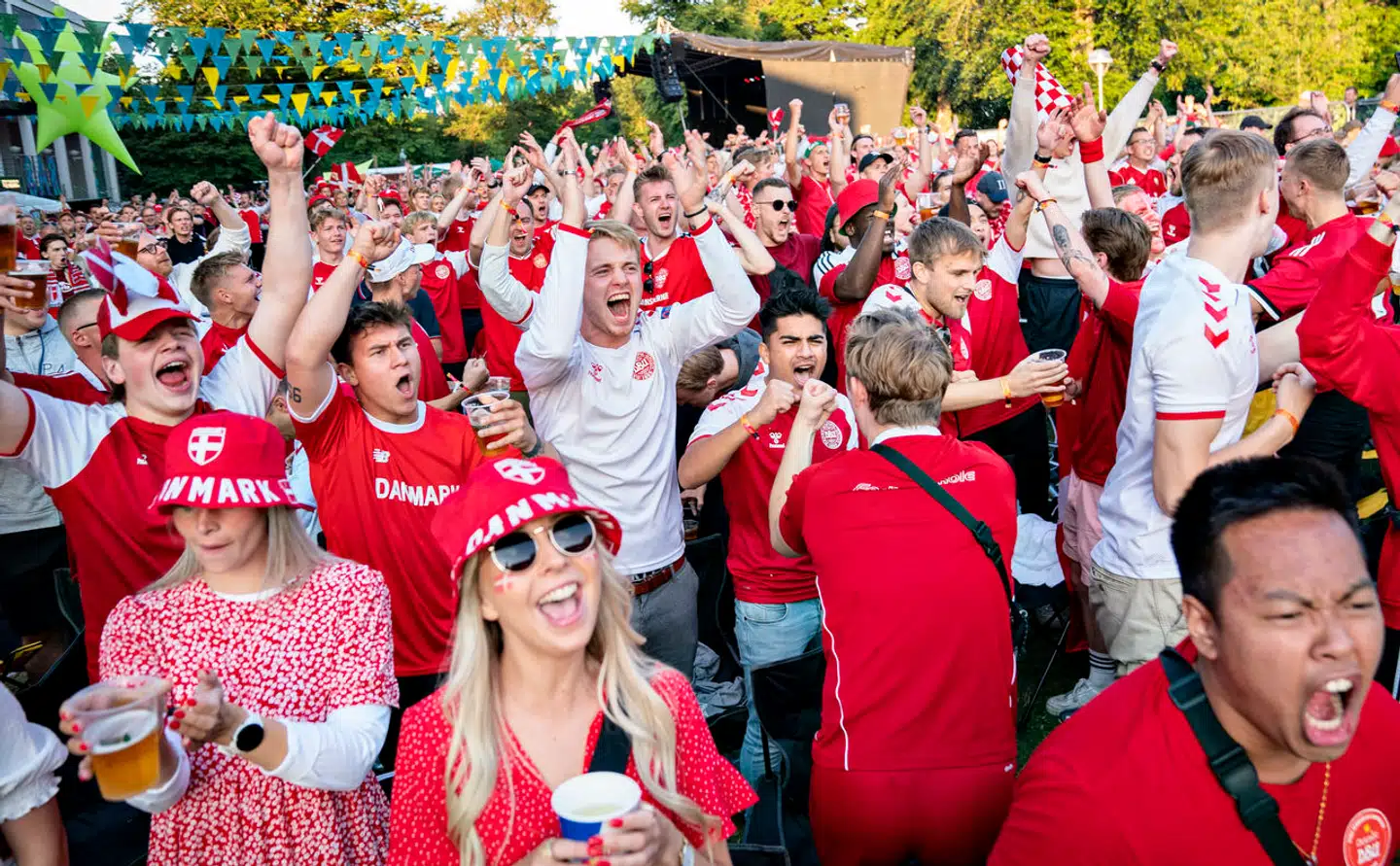 Danske fans ser EM-semifinalen mellem Danmark og England i 2021 på storskærm. Nu er der lagt op til en ny folkefest til EM, men den er ikke uden mislyde.