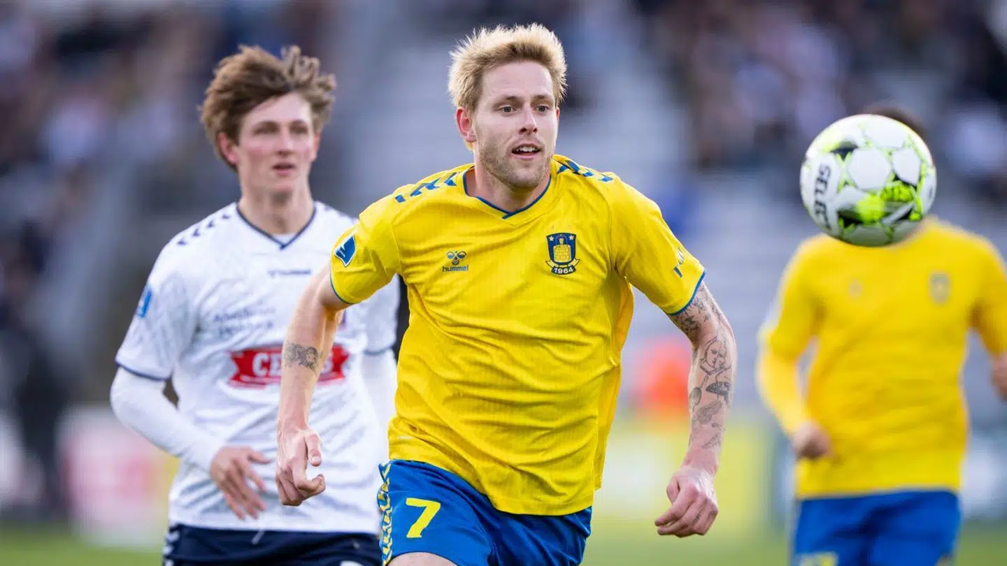 Nicolai Vallys mener ikke, det ville gavne at få meldinger fra FC Midtjyllands kamp.