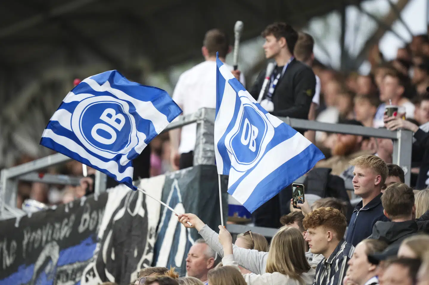 Uanset hvordan man vender og drejer det, er OB favorit til at rykke ned lørdag.