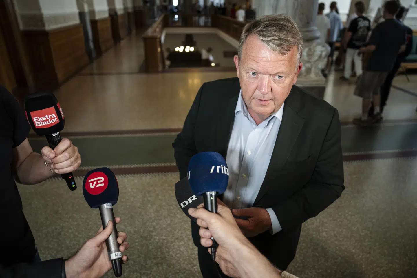 - Jeg ser med dyb alvor på den kendelse, der nu er kommet fra Den Internationale Domstol, lyder det fra udenrigsminister Lars Løkke Rasmussen. Her ses han på Christiansborg tidligere på ugen.