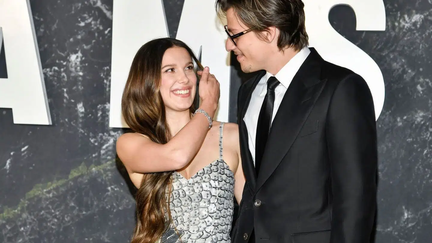 Millie Bobby Brown er blevet gift med sin forlovede, Jake Bongiovi. Her er de to fotograferet sammen i marts i år.