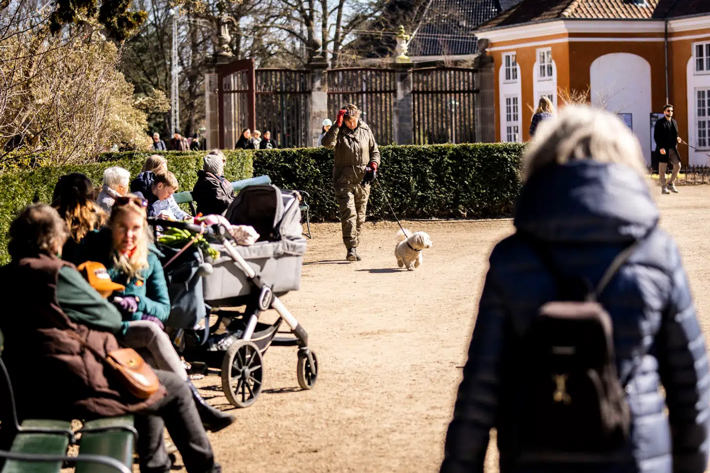 I intet mindre end 201 år har Frederiksberg Have dannet rammerne for restauranthotellet Josty. Nu redder ejerens private midler stedet fra at måtte dreje nøglen om.
