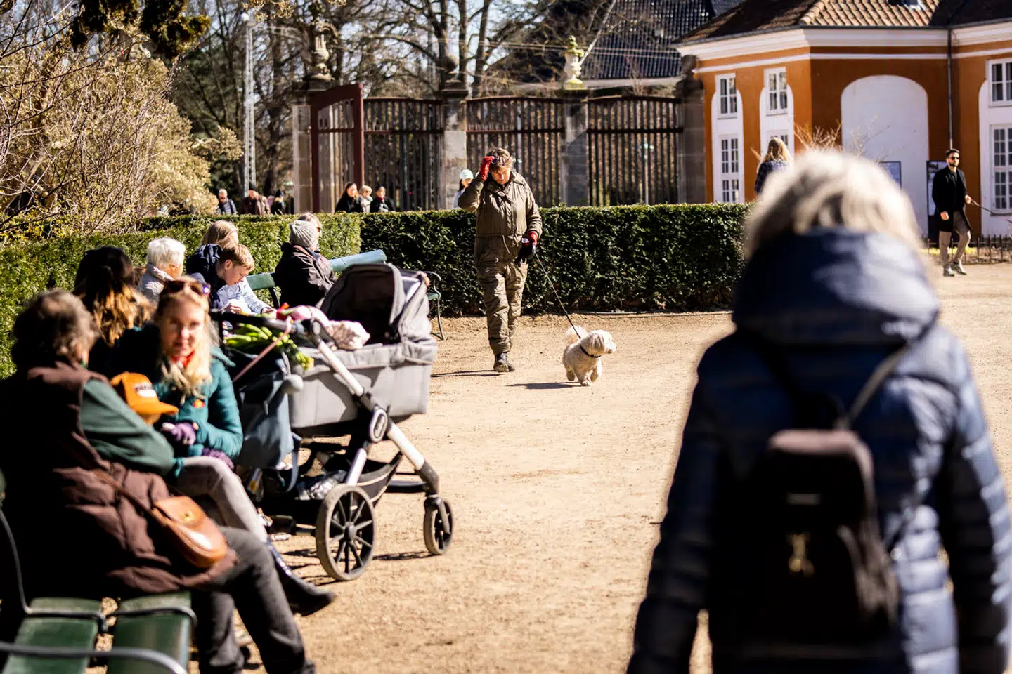 I intet mindre end 201 år har Frederiksberg Have dannet rammerne for restauranthotellet Josty. Nu redder ejerens private midler stedet fra at måtte dreje nøglen om.