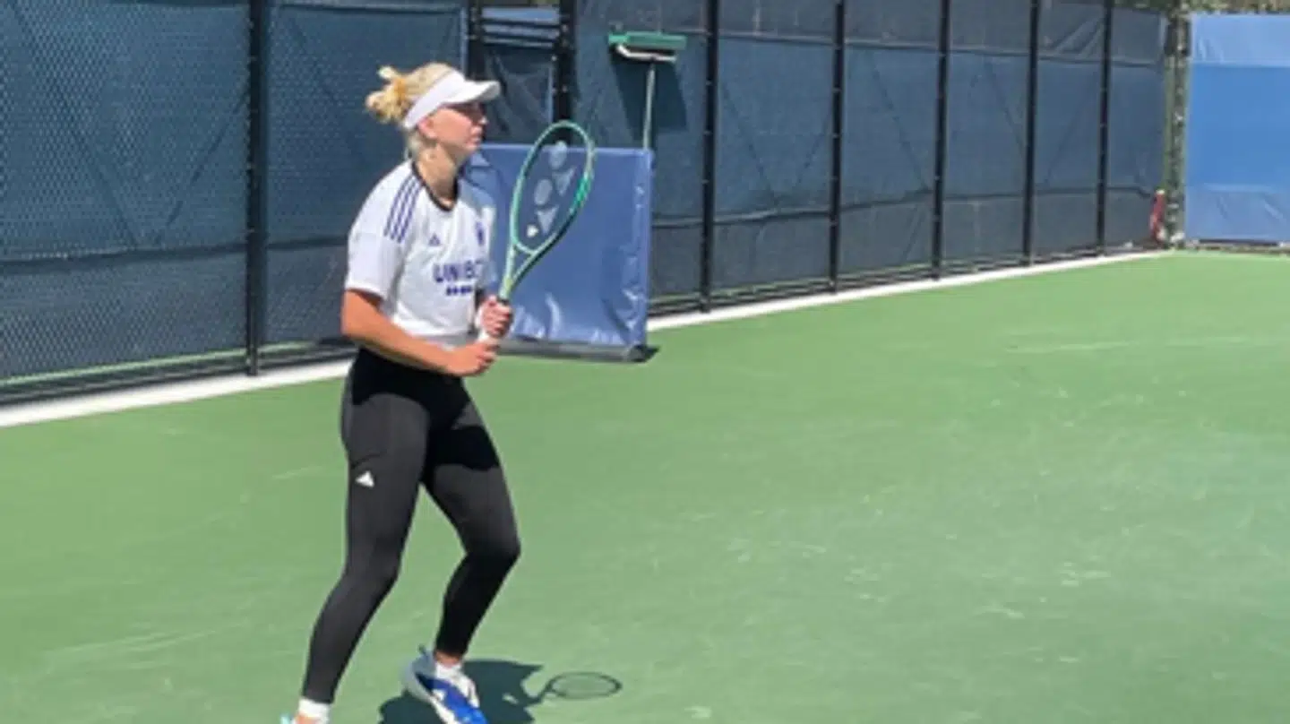 Clara Tauson trænede i en FCK-trøje under US Open.