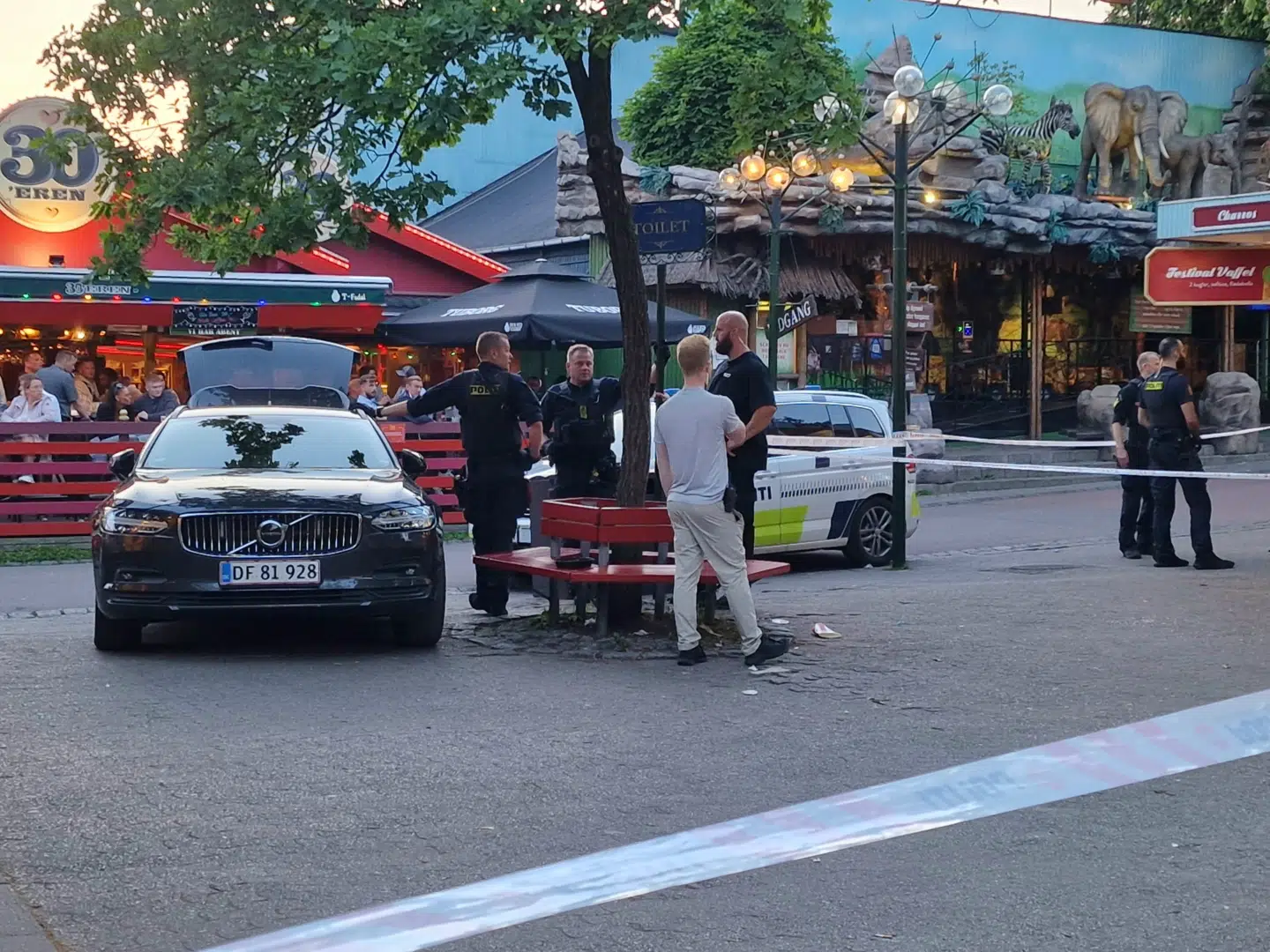 I alt blev ni personer tilbageholdt.