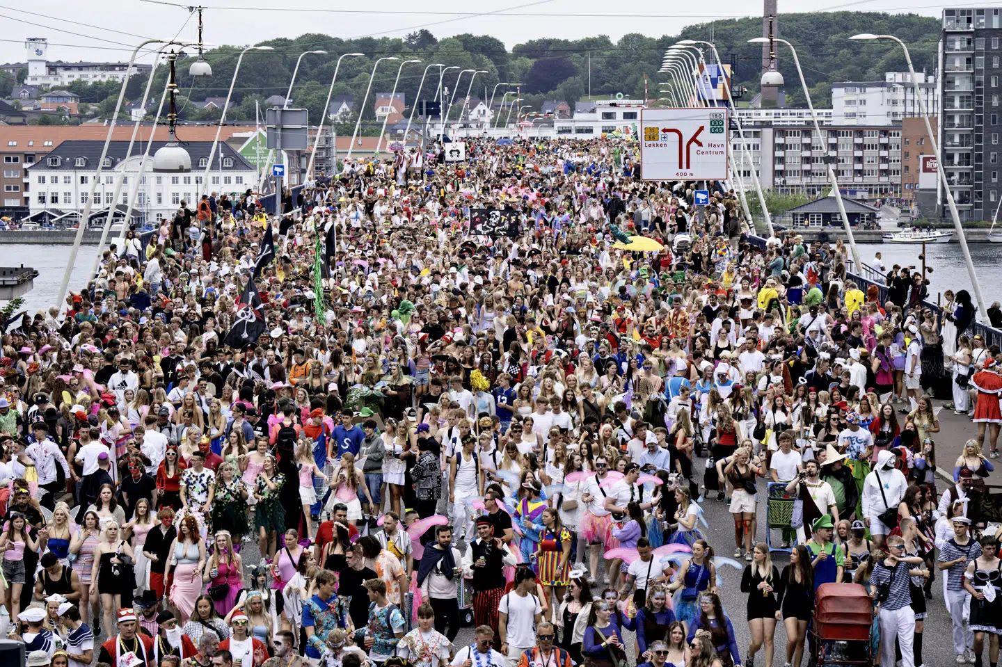 13 personer er per lørdag midnat blevet anholdt i forbindelse med karnevalet.