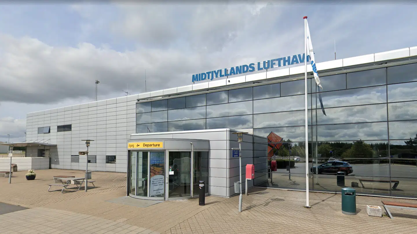 Indgangen til Midtjyllands Lufthavn i Karup blev lørdag blokret af aktivister.