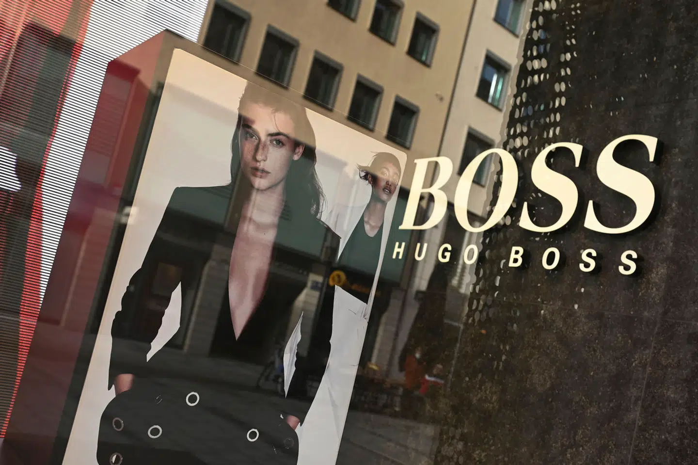 De kommende år vil et tocifret antal Hugo Boss-butikker på dansk jord slå dørene op.
