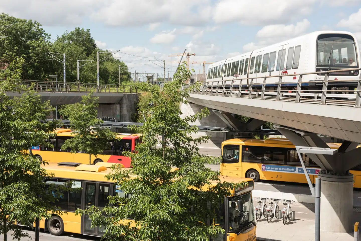 »Løsningen er offentlig transport. Med offentlig transport kan mængder af passagerer flyttes afstande og i hastigheder, som privatbilisme slet ikke kan konkurrere med,« skriver Emil Ulrik Andersen. Her er det Flintholm Station.