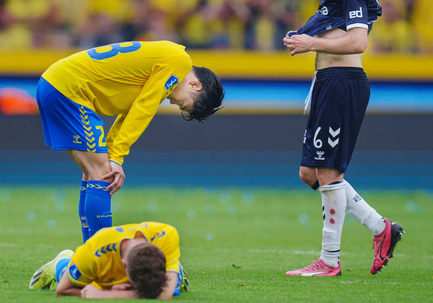 Brøndby havde søndag favoritværdigheden inden sidste spillerunde i Superligaen. En sejr ville give dem mesterskabet, og derfor var skuffelsen stor efter 3-2-nederlaget til AGF, der kostede dem mesterskabet.