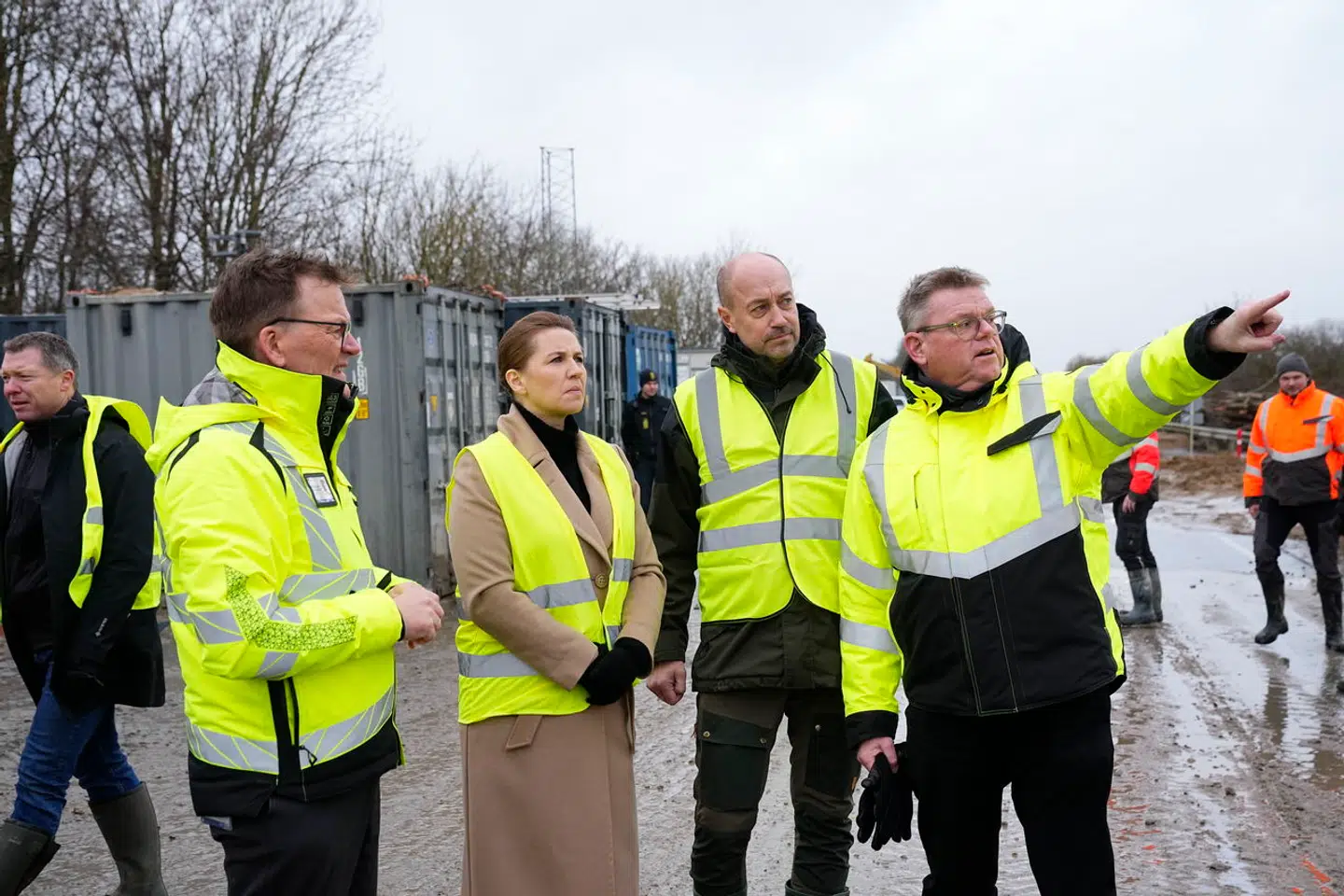Der er endnu ikke igangsat den undersøgelse af Randers Kommunes ansvar i Nordic Waste-sagen, som Magnus Heunicke (S) ellers har garanteret. Her ses han flankeret af Mette Frederiksen og Randers-borgmester Torben Hansen (S) længst til højre i billedet.