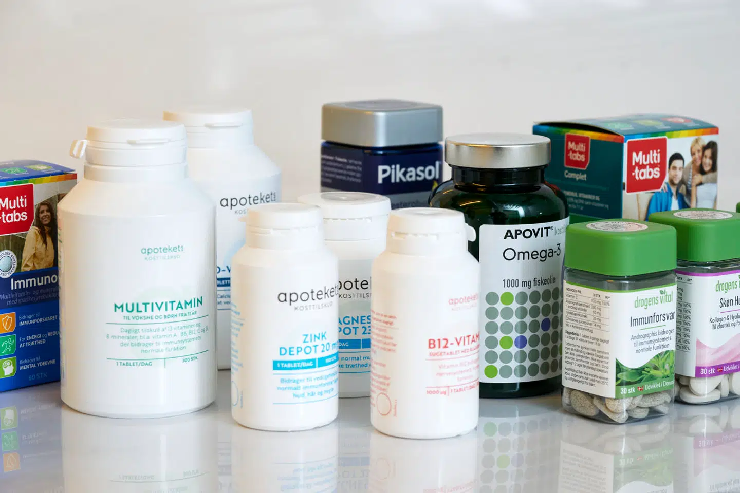 Nogle af de mest udbredte kosttilskud er multivitamin, D-vitamin og fiskeolie. Forskere fortæller, hvad evidensen viser for en række kosttilskud.