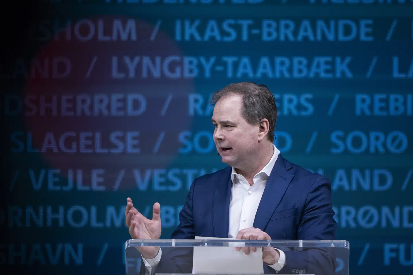 Fra kommuner og regioner har det længe lydt, at staten også selv må spare. Nu skal regeringen tage egen medicin, siger finansminister Wammen (S).