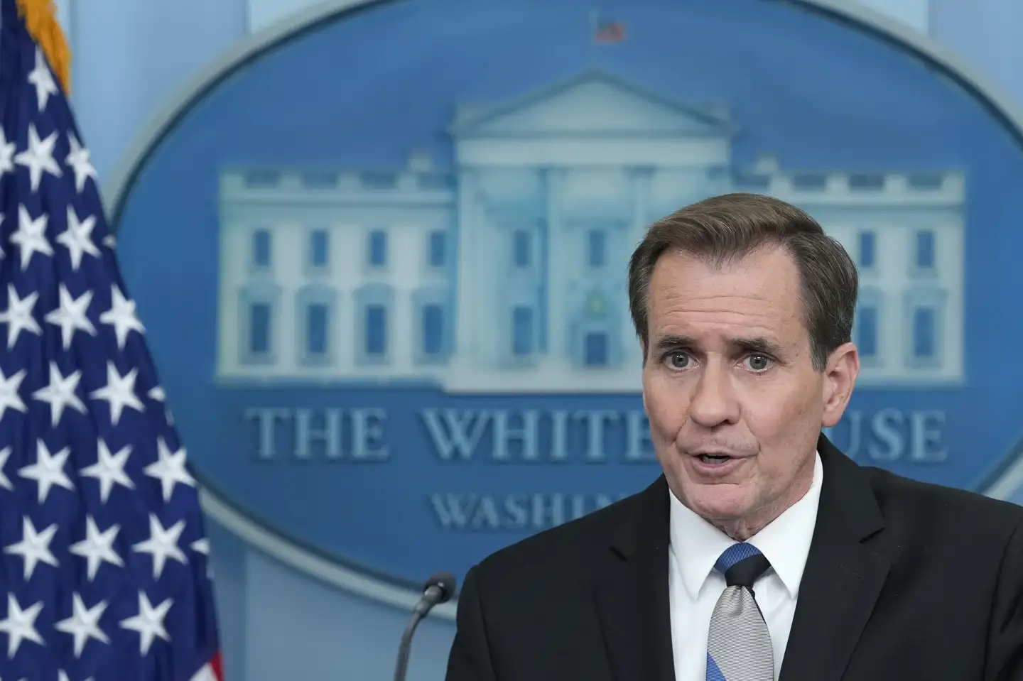 - Jeg kender ikke nogen, der kan bestride, at de (Israel, red.) prøvede at gå efter Hamas på en målrettet og præcis måde, siger talsperson for USA's Nationale Sikkerhedsråd John Kirby om søndagens angreb mod Rafah.