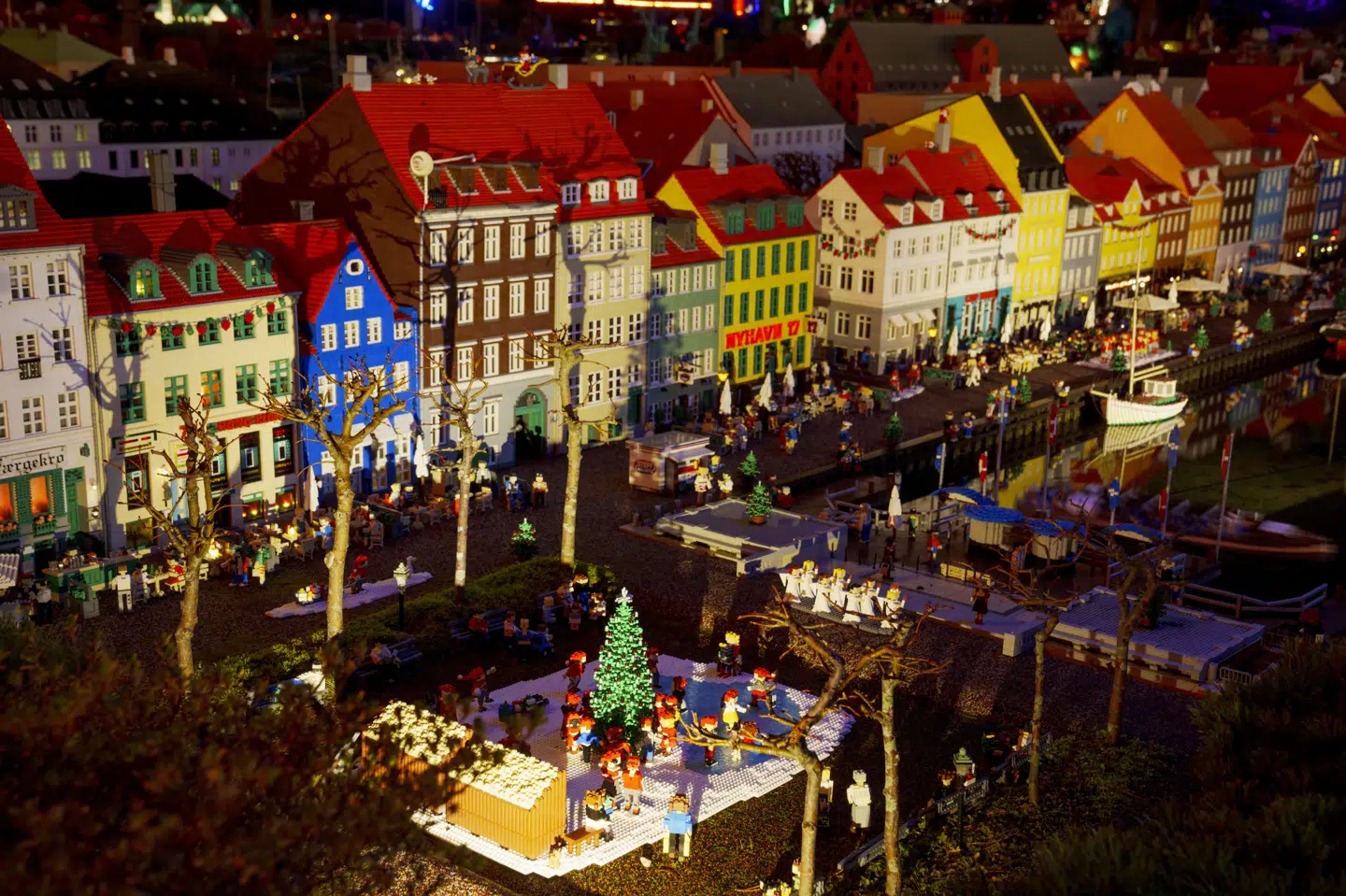 I Miniland i Legoland er der blandt andet en model af Nyhavn, der i virkelighedens verden ligger i København. (Arkivfoto).