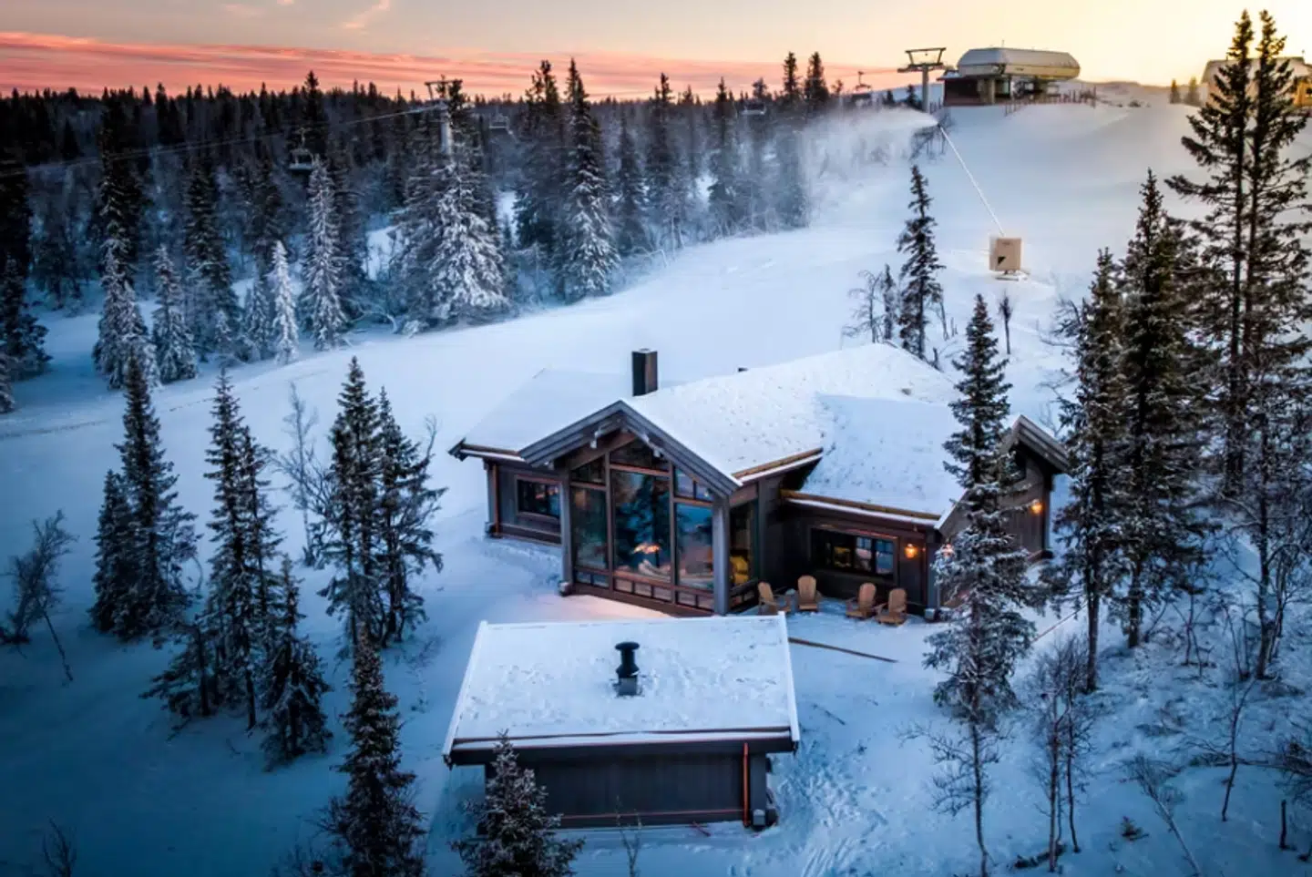 Det er denne slags hytte, som den danske arving har fået sig.