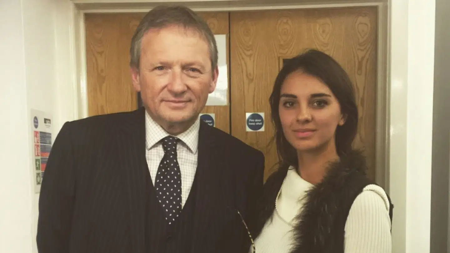 Her ses Venstres EU-kandidat Alexandra Sasha sammen med et medlem af den russiske præsident Vladimir Putins inderkreds, Boris Titov.