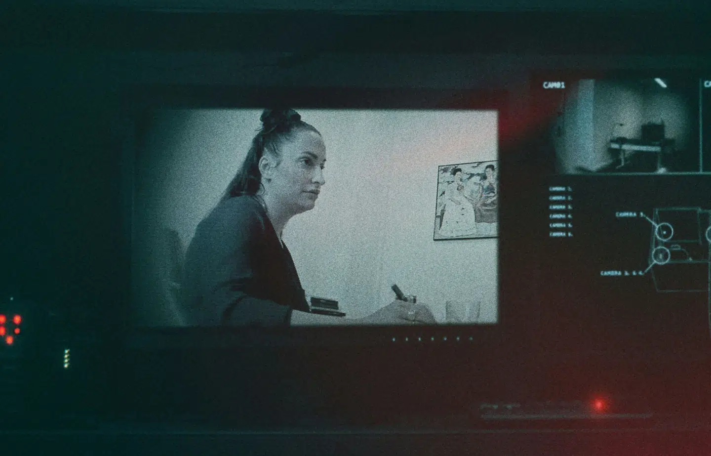 Amira Smajic, der agerer muldvarp i 'Den sorte svane' Foto: TV 2 DANMARK